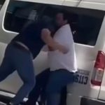 chofer_de_transporte_publico_se_enfrenta_a_golpes_con_automovilista_en_izucar